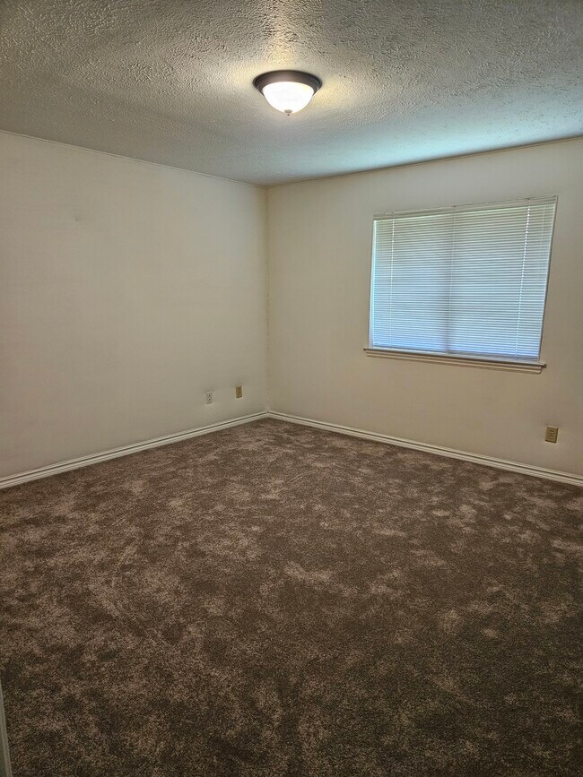 Building Photo - 3913 Davis Cir
