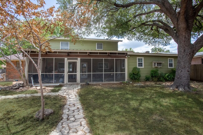 Building Photo - 223 Downshire Dr