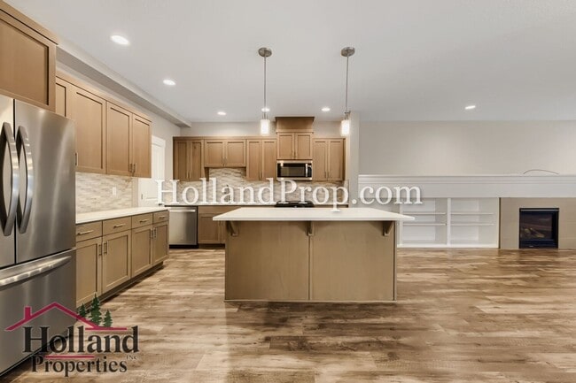 Building Photo - Beautiful 3-Bedroom Home with Fireplace, Modern Kitchen & Private Backyard in Hillsboro