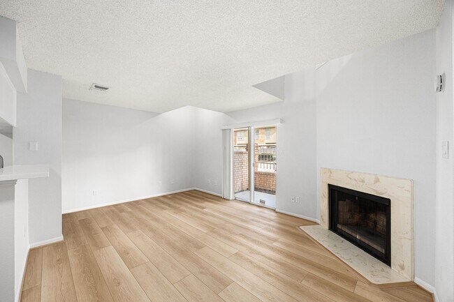 Building Photo - 1515 Sandy Springs Rd
