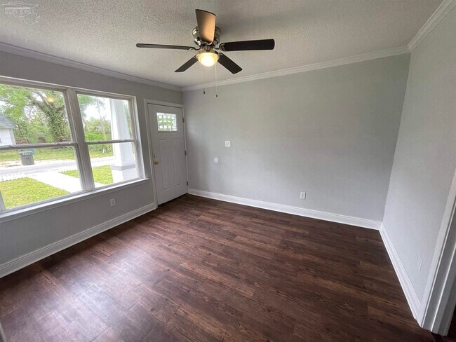 Building Photo - 805 Grandview St