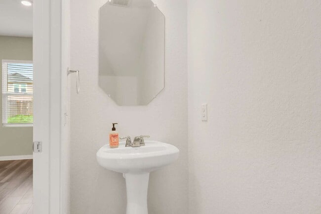 Building Photo - ASK ABOUT FREE APPLICATION FEES THROUGH AUGUST!  "Charming 3-Bedroom Retreat with 2.5 Baths with ...