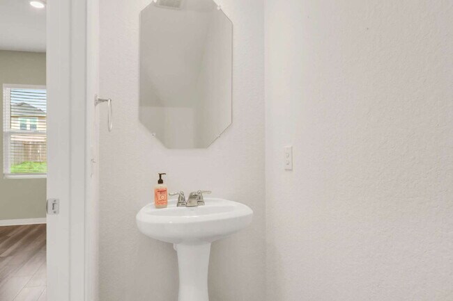 Building Photo - "Charming 3-Bedroom Retreat with 2.5 Baths with Unbelievable Neighborhood Amenities!"
