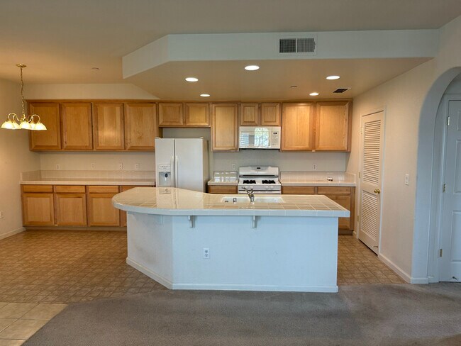 Building Photo - 12400 Fair Oaks Blvd