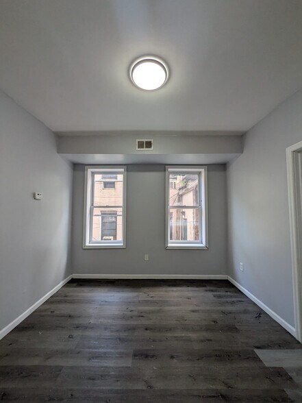 Building Photo - 123 Wade St