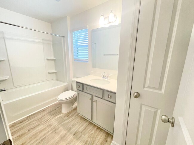 Building Photo - Beautiful 3BR, 2.5BA Home with Owner’s Suite & Designer Upgrades - Available 08/20