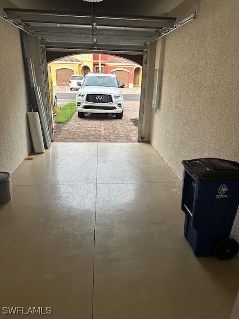 Building Photo - 10261 Olivewood Way