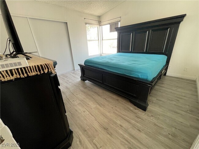 Building Photo - 5005 Celebrity Cir