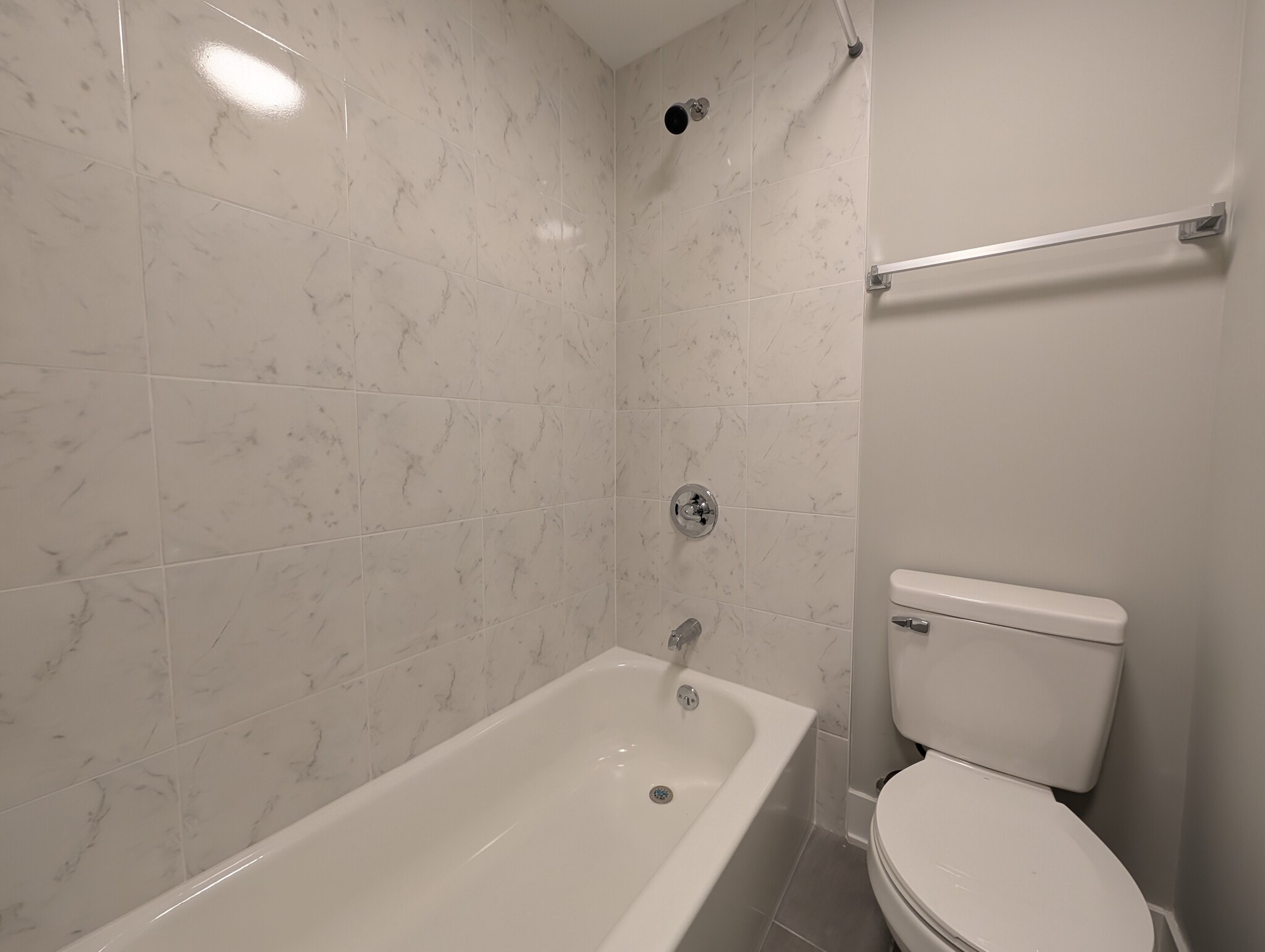 Building Photo - 1214 N La Salle Dr