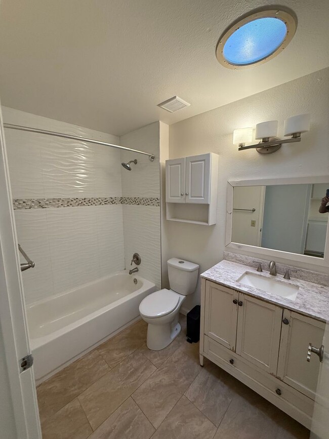 Building Photo - Two-Story 3 Bed, 3 Bath with Bonus Room in...