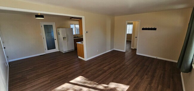 Building Photo - For Rent 2 Bedroom 1 Bathroom 1 Car Garage