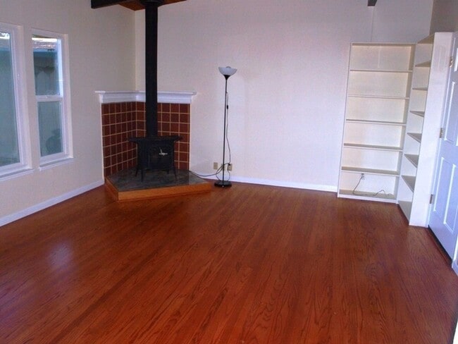Building Photo - Pet Friendly Mill Valley Home w/ Hardwood floors and View