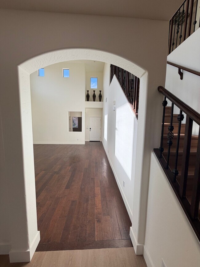 Building Photo - 2741 E Quiet Hollow Ln