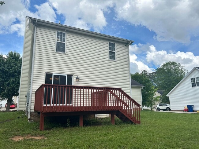 Building Photo - 3 Bedroom | 2.5 Bathroom Raleigh Home with...