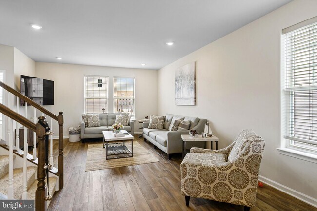 Building Photo - 18 Rome Wy