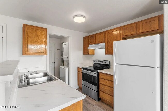Building Photo - 3907 Village Dr