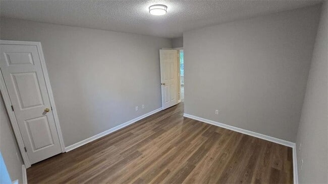 Building Photo - 3025 Mangum Dr