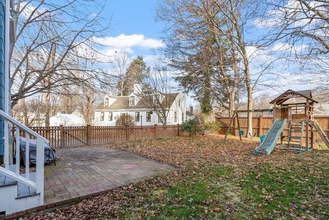 Building Photo - 270 Poplar St