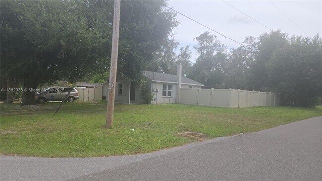Building Photo - 1601 E Annona Ave