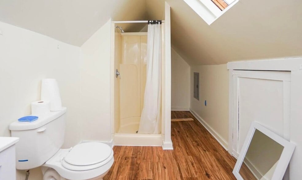 Building Photo - 107 Clinton Ave