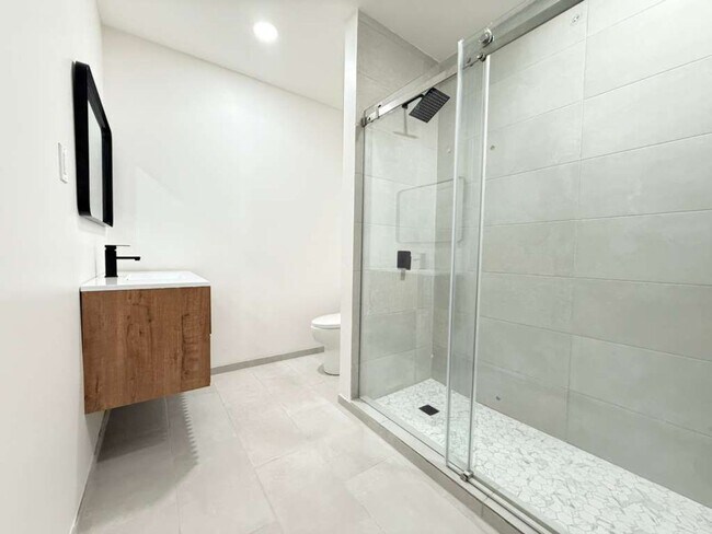 Building Photo - FOR RENT – FULLY REMODELED 4 BEDROOM | 2 BATH HOME!