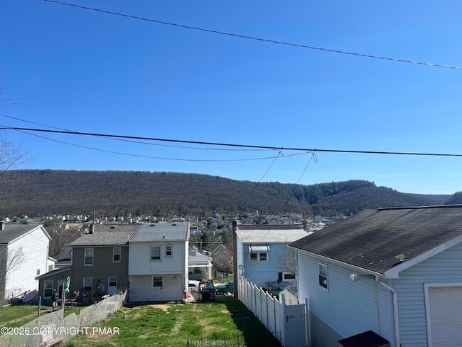 Building Photo - 144 E Diaz Ave