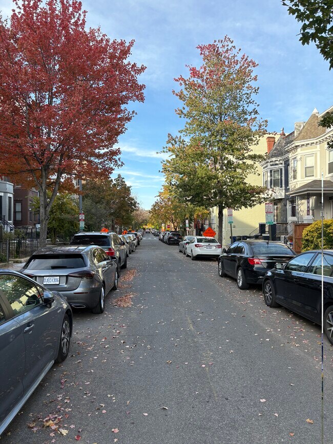 Building Photo - 2556 University Pl NW