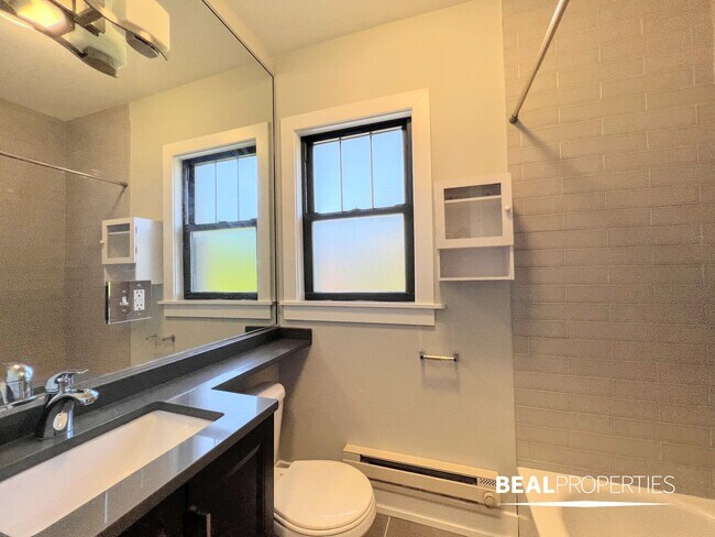 Building Photo - 2914 N Mildred Ave