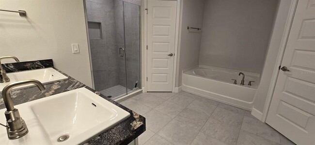 Building Photo - 10715 SW 41st Ave