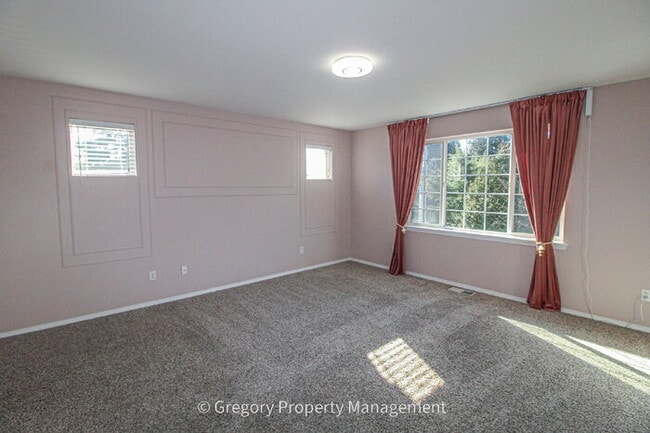 Building Photo - Beautiful and Modern Two-Story Home in Great Millcreek Location! 3 Bedrooms, 2.5 Bathrooms, Spaci...