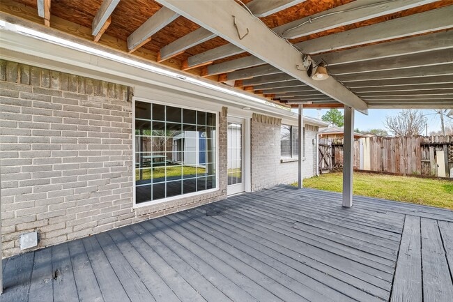 Building Photo - 14023 Bay Gardens Dr