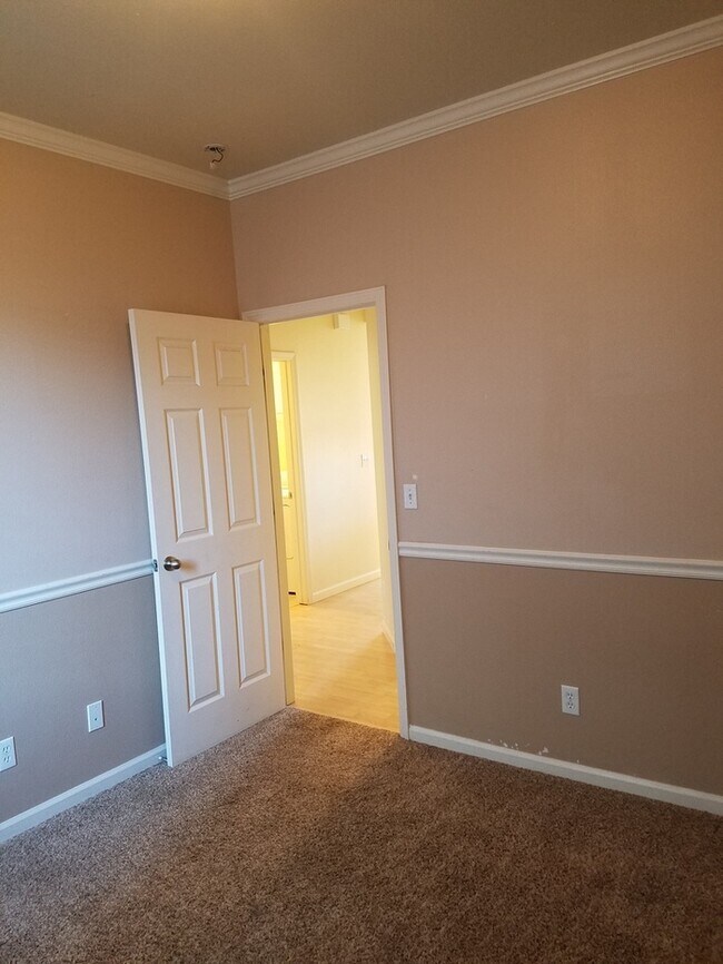 Building Photo - Spacious Single-Story Gem with 4 bedroom, 2 bathroom Near Damonte Ranch!