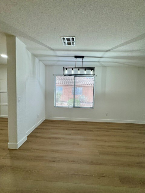 Building Photo - 446 S 86th Pl