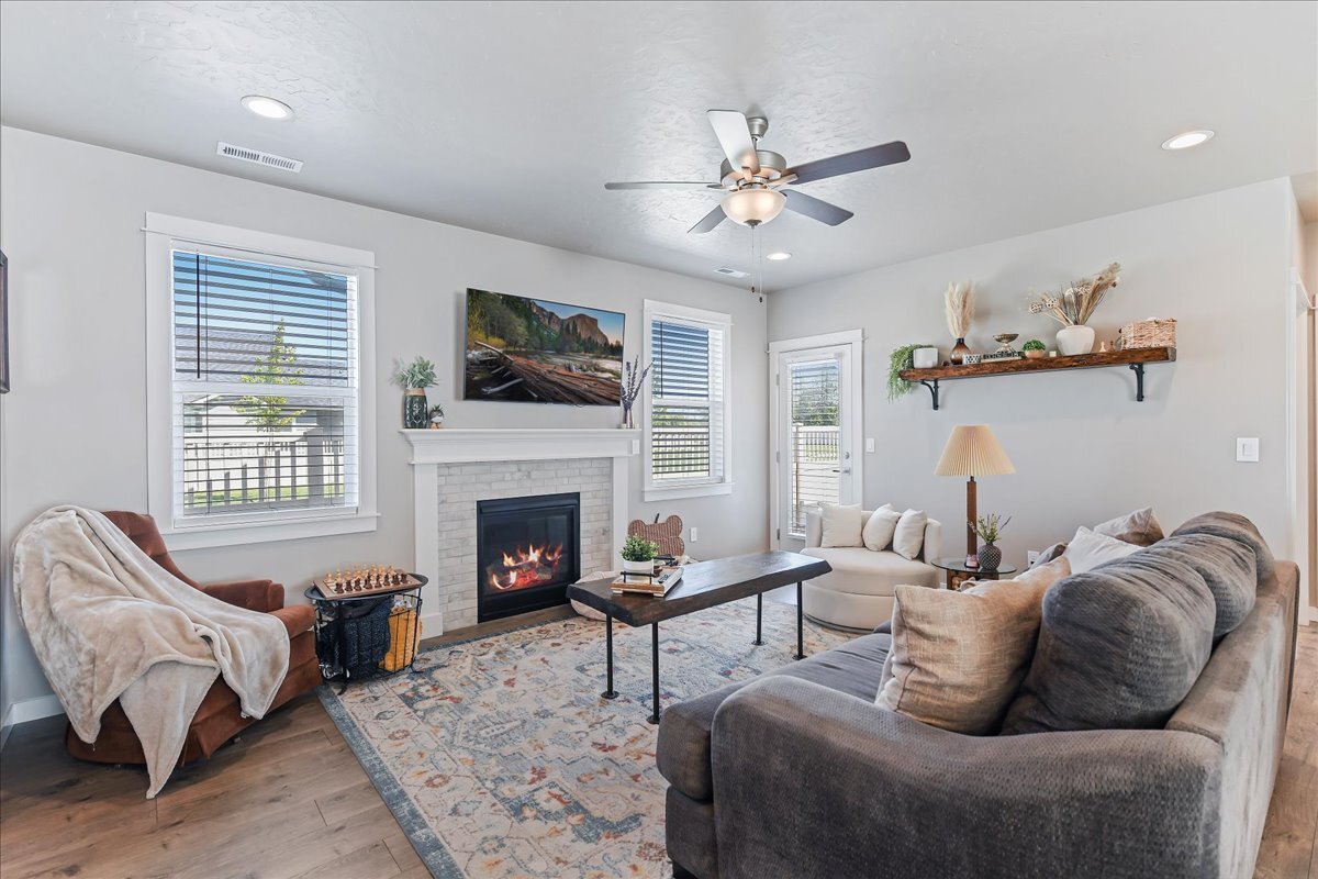 Building Photo - 3378 S Cabin Creek Way