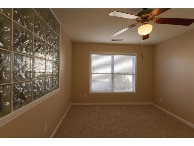 Building Photo - 393 Grayson Way