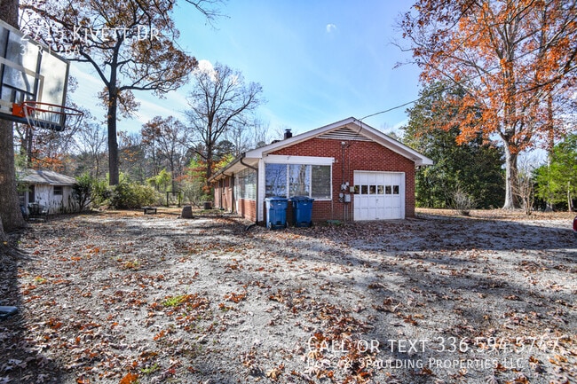 Building Photo - 2715 Kivett Dr