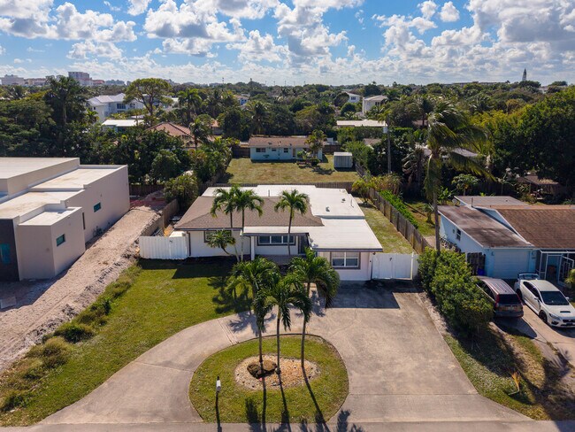 Building Photo - 250 NW 11th St