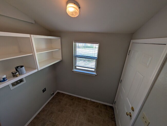 Building Photo - 2 bedroom 1 bathroom house in Downtown Edmond with central heat and air and washer/dryer hookup