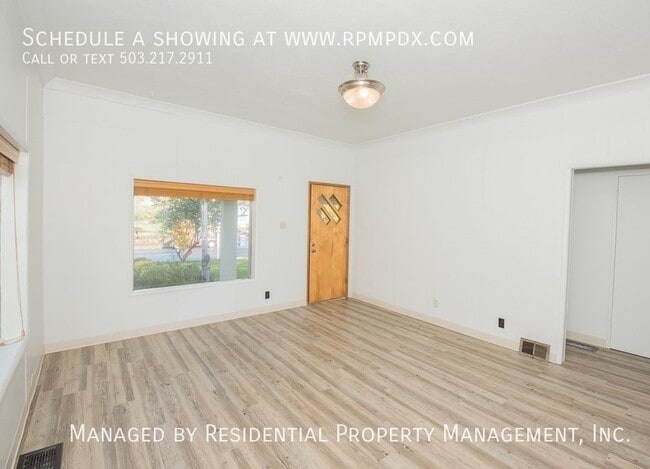 Building Photo - 5616 SE Mall St