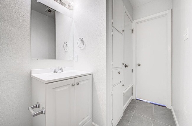 Building Photo - 1306 Bonnie Brae St