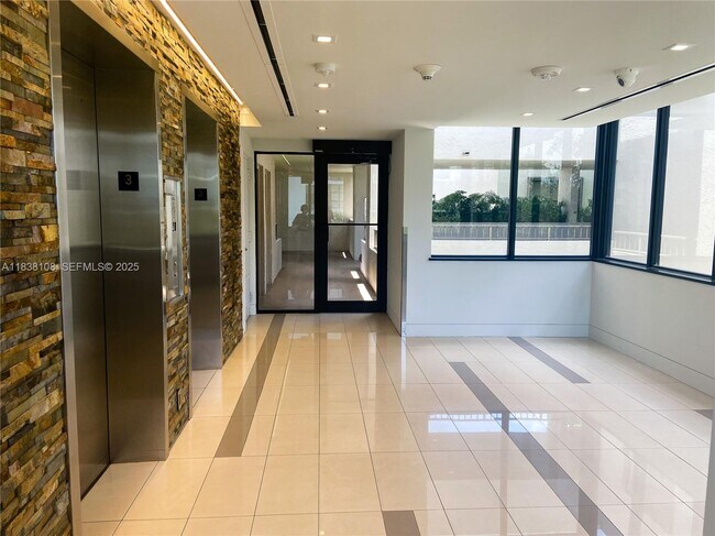 Building Photo - 141 Crandon Blvd