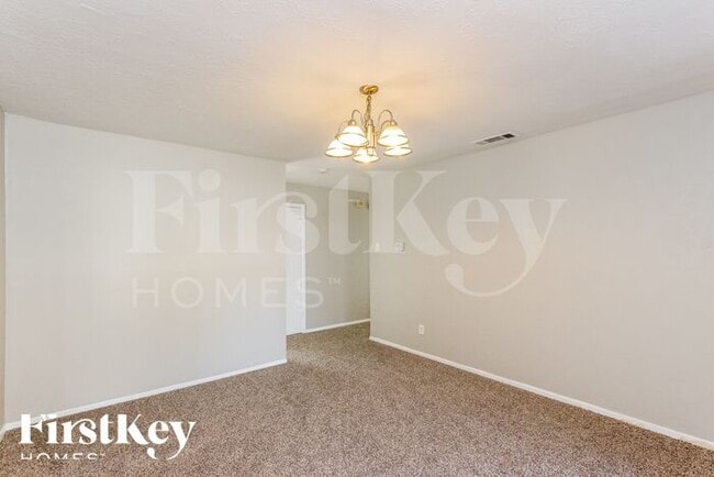 Building Photo - 7847 Robincreek Dr