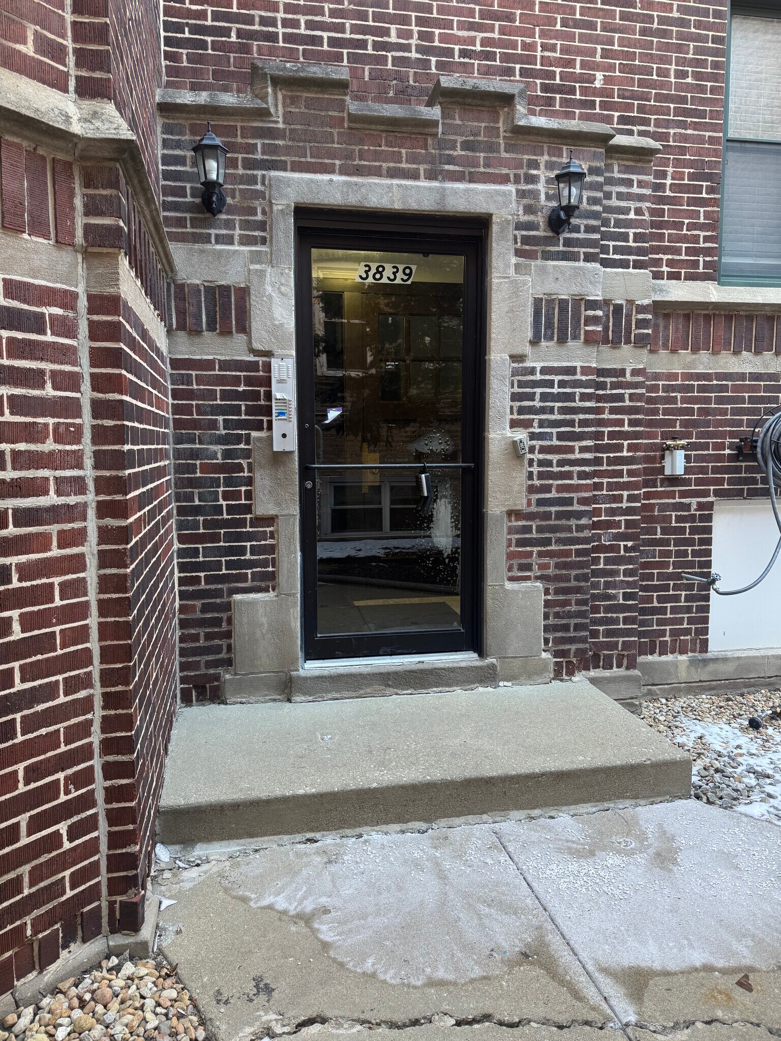 Building Photo - 3837 N Greenview Ave