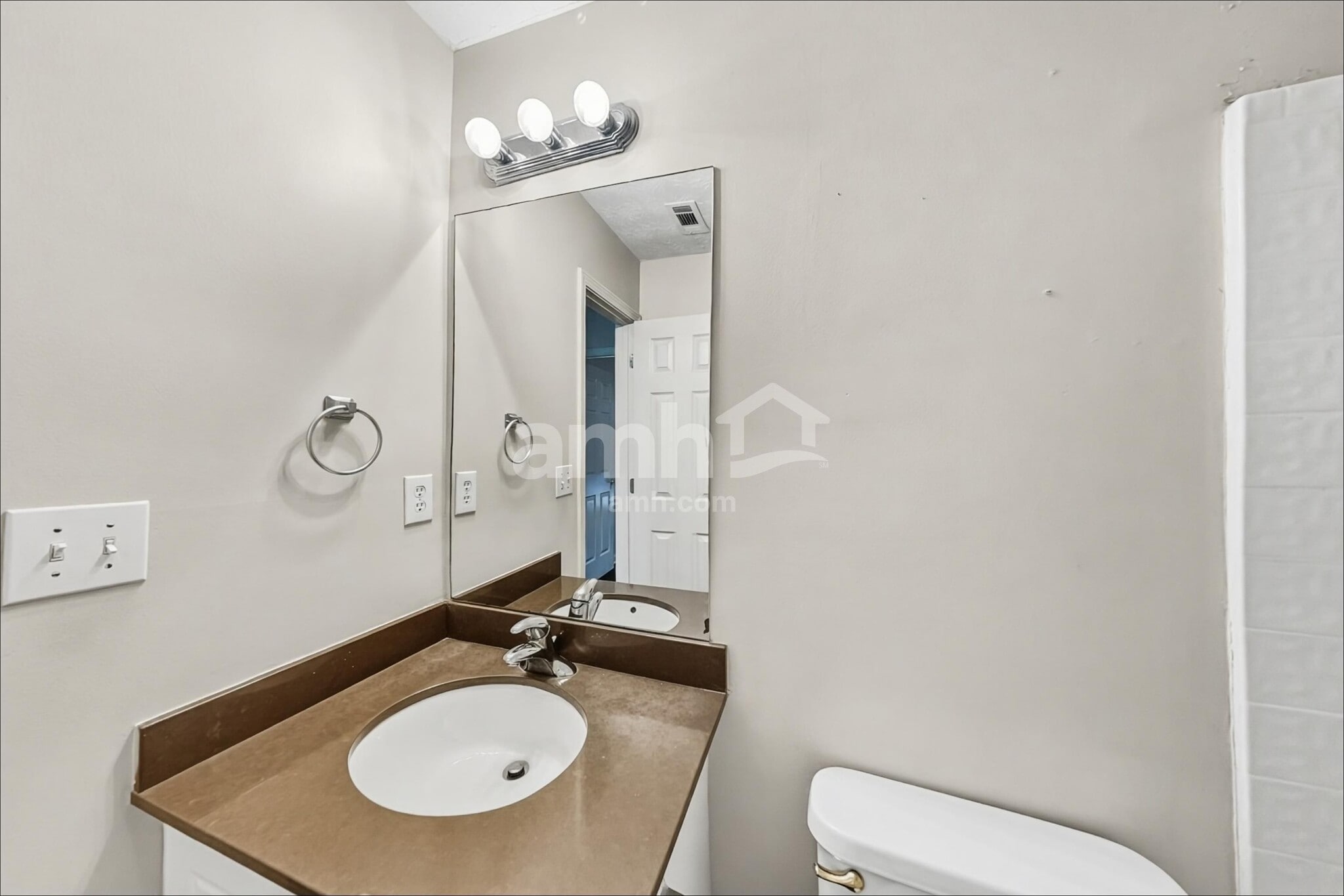 Building Photo - 1552 Armende Cir