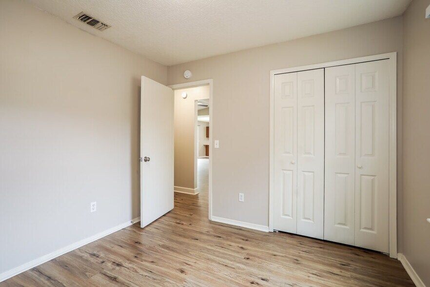 Building Photo - 2916 Trenton Ct