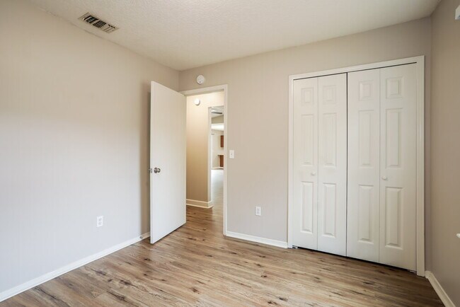 Building Photo - 2916 Trenton Ct