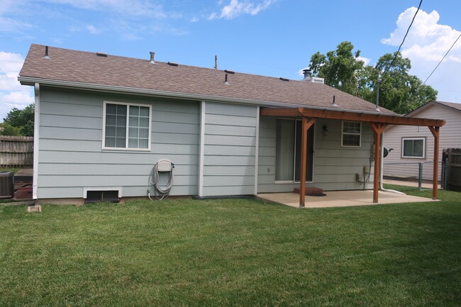 Building Photo - 6317 N Grove St