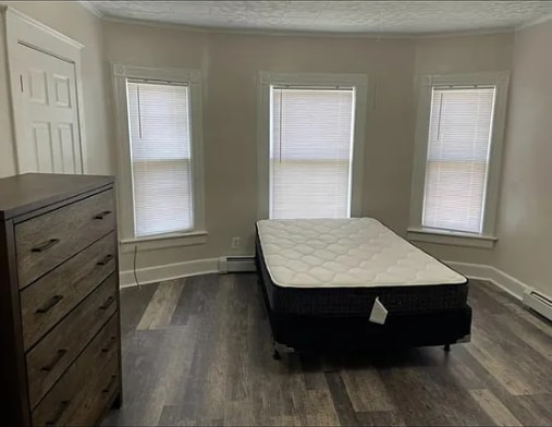 Building Photo - 35 Oak St