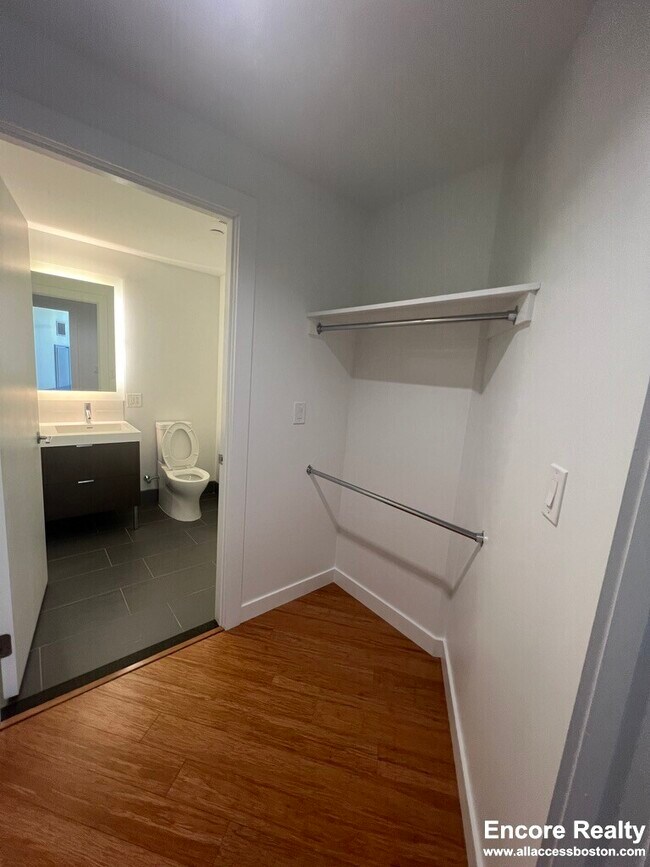 Building Photo - 120 Kingston St