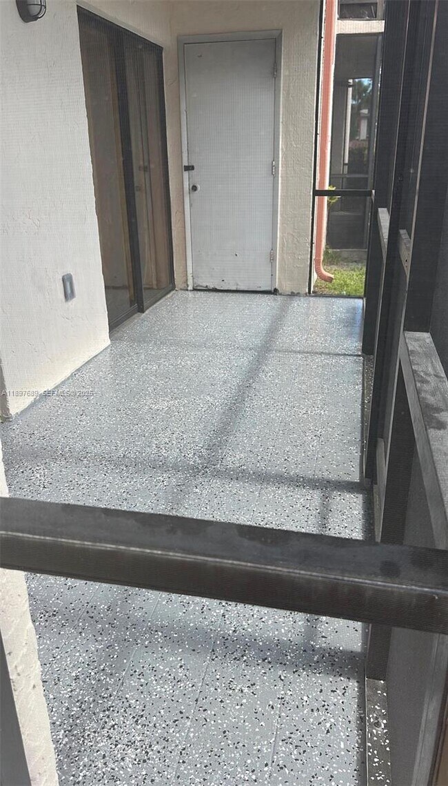 Building Photo - 855 NE 209th St